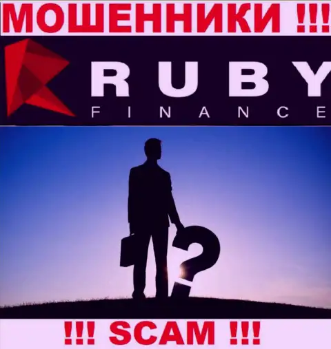 Желаете выяснить, кто именно управляет компанией RubyFinance World ? Не получится, этой инфы нет